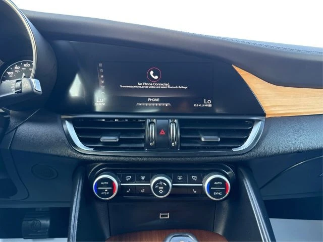2017 Alfa Romeo Giulia - Image 14 of 23