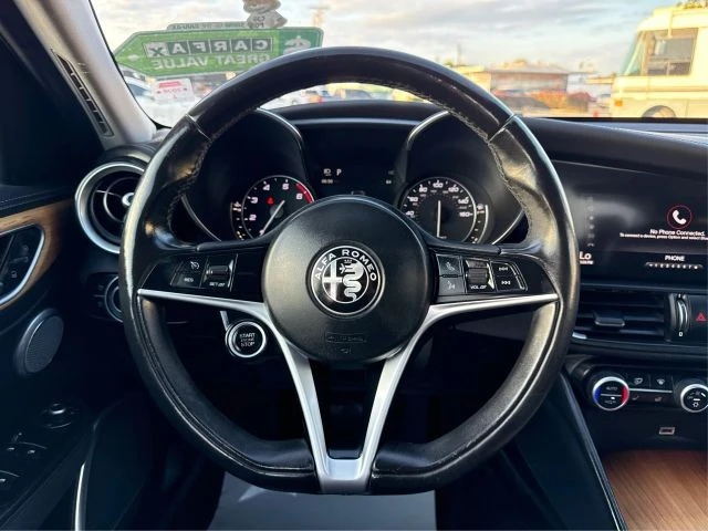 2017 Alfa Romeo Giulia - Image 17 of 23