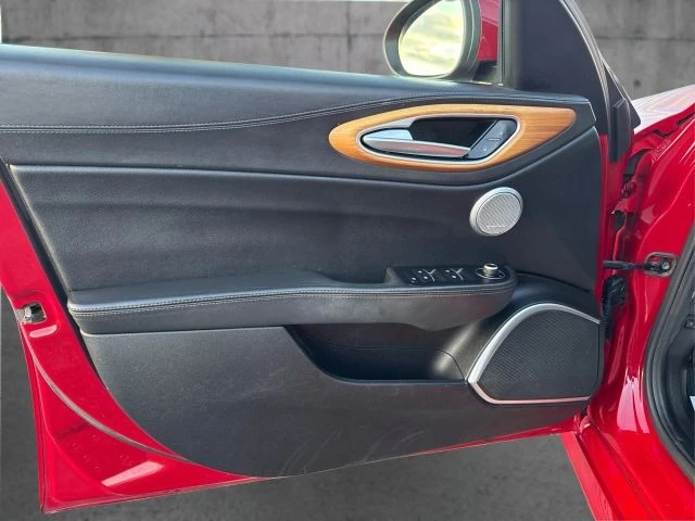 2017 Alfa Romeo Giulia - Image 20 of 23