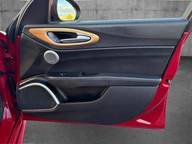 2017 Alfa Romeo Giulia - Image 21 of 23