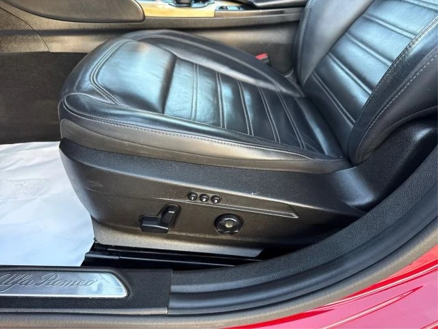 2017 Alfa Romeo Giulia - Image 19 of 23