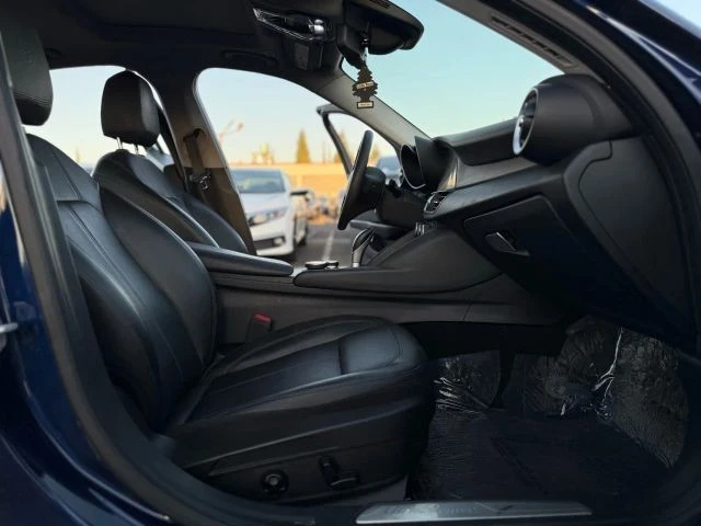 2017 Alfa Romeo Giulia - Image 13 of 21