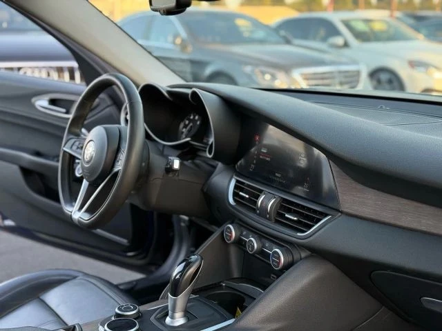 2017 Alfa Romeo Giulia - Image 16 of 21