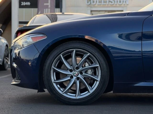 2017 Alfa Romeo Giulia - Image 7 of 12