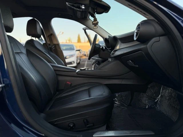 2017 Alfa Romeo Giulia - Image 13 of 21