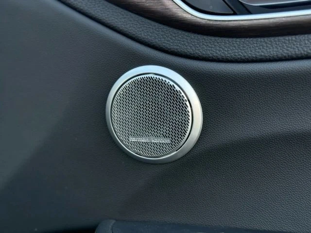 2017 Alfa Romeo Giulia - Image 15 of 21