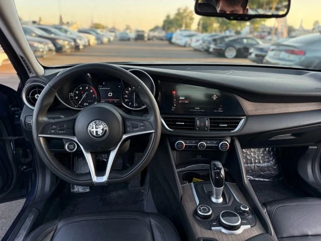 2017 Alfa Romeo Giulia - Image 17 of 21