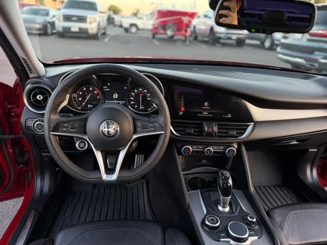 2017 Alfa Romeo Giulia - Image 17 of 27