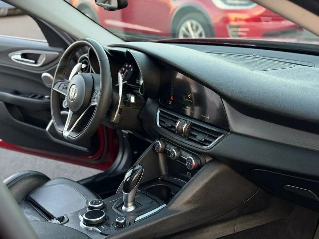 2017 Alfa Romeo Giulia - Image 16 of 27