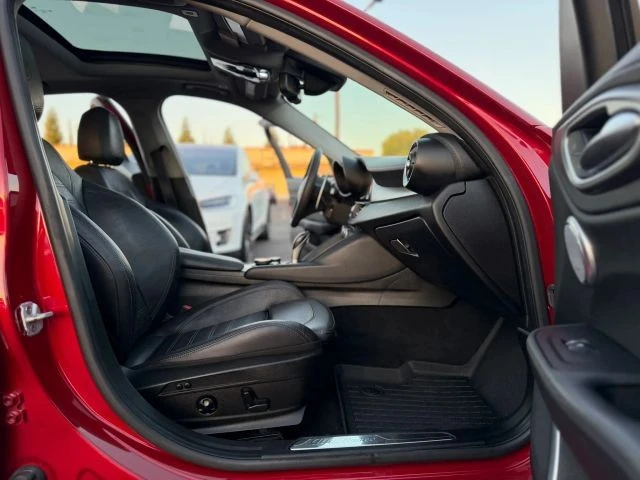 2017 Alfa Romeo Giulia - Image 13 of 27
