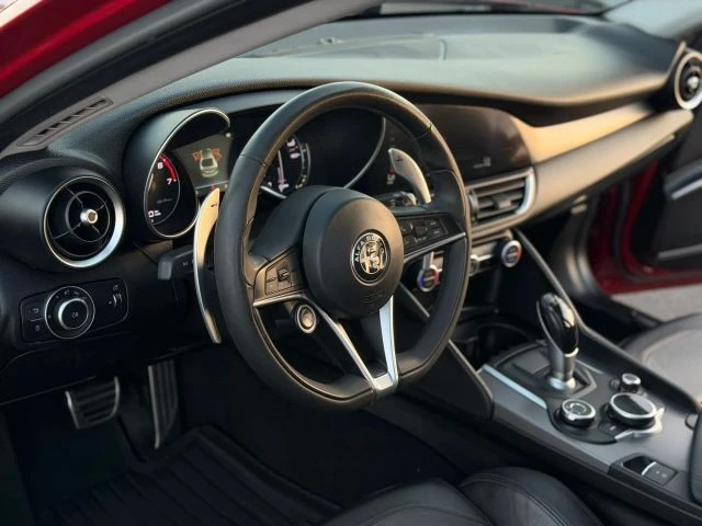 2017 Alfa Romeo Giulia - Image 18 of 27