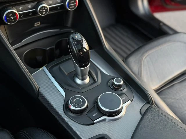 2017 Alfa Romeo Giulia - Image 23 of 27