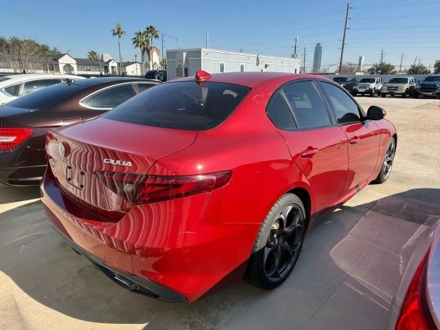 2017 Alfa Romeo Giulia - Image 5 of 12