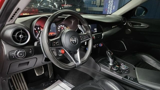 2017 Alfa Romeo Giulia - Image 8 of 12