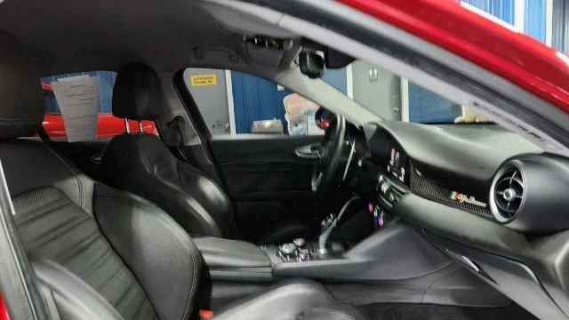 2017 Alfa Romeo Giulia - Image 15 of 21