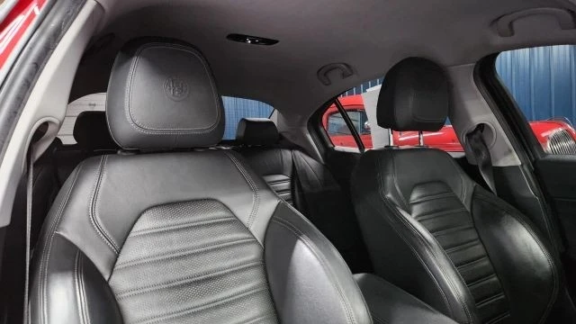 2017 Alfa Romeo Giulia - Image 17 of 21
