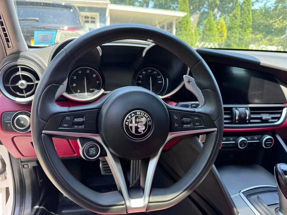 2017 Alfa Romeo Giulia - Image 7 of 10