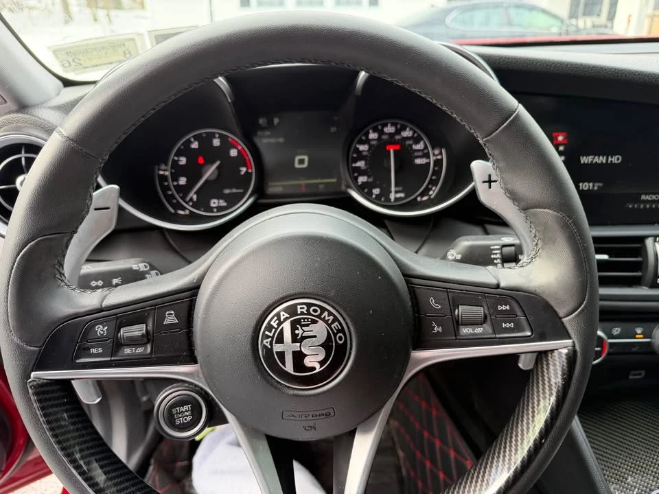 2017 Alfa Romeo Giulia - Image 9 of 10