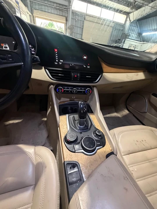 2017 Alfa Romeo Giulia - Image 9 of 11
