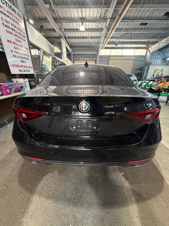 2017 Alfa Romeo Giulia - Image 5 of 11
