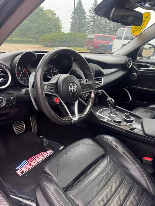2017 Alfa Romeo Giulia - Image 5 of 9