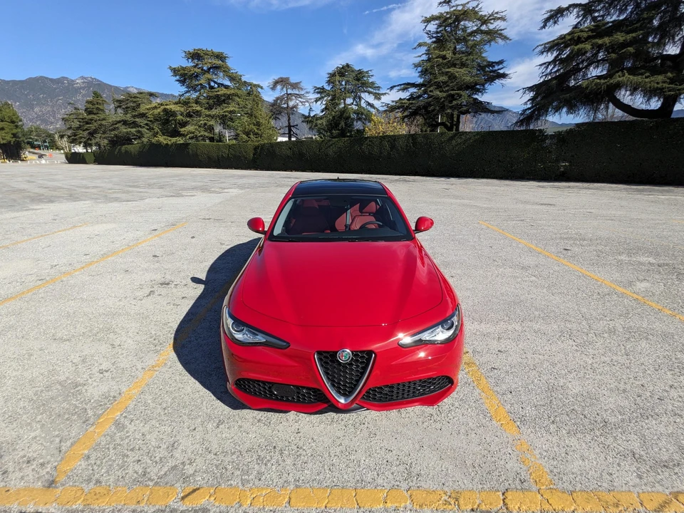 2017 Alfa Romeo Giulia - Image 2 of 31