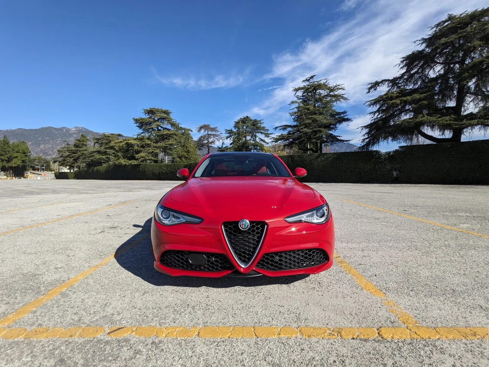 2017 Alfa Romeo Giulia - Image 3 of 31