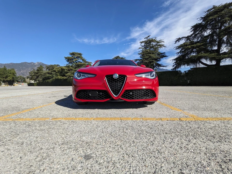 2017 Alfa Romeo Giulia - Image 4 of 31