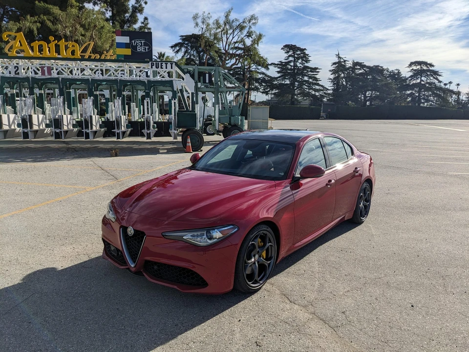 2017 Alfa Romeo Giulia - Image 5 of 31