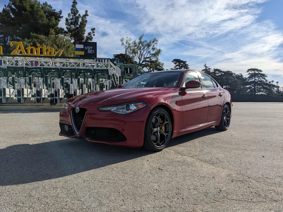 2017 Alfa Romeo Giulia - Image 6 of 31