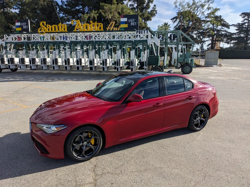 2017 Alfa Romeo Giulia - Image 7 of 31