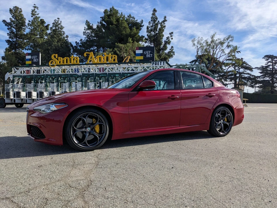 2017 Alfa Romeo Giulia - Image 8 of 31
