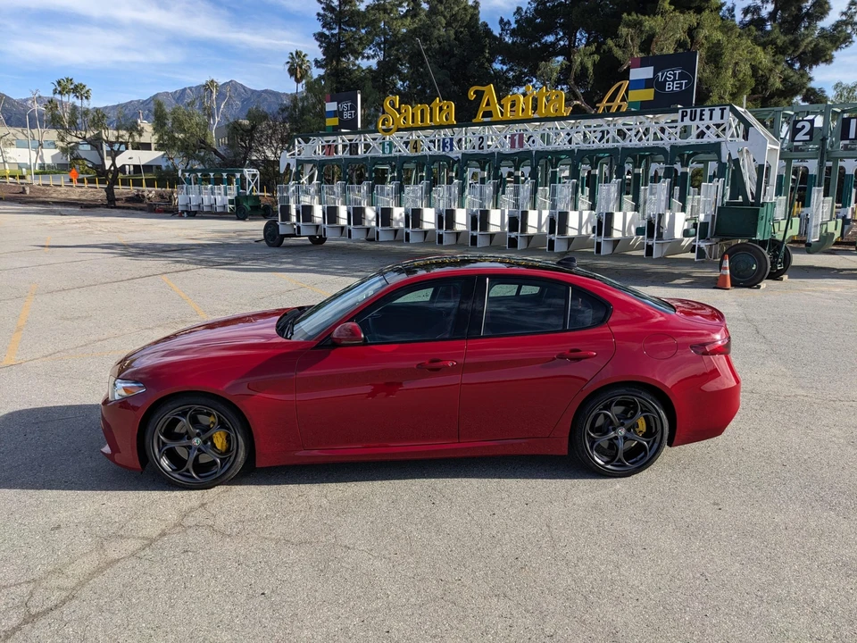 2017 Alfa Romeo Giulia - Image 9 of 31