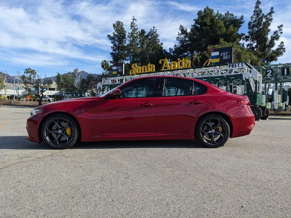 2017 Alfa Romeo Giulia - Image 10 of 31