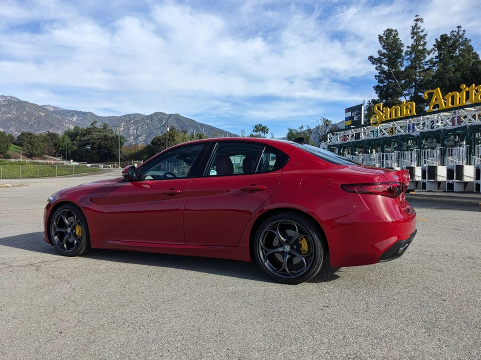 2017 Alfa Romeo Giulia - Image 12 of 31