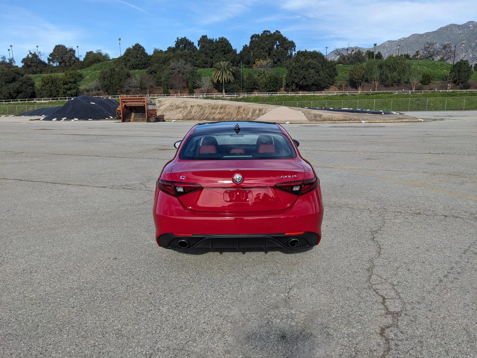 2017 Alfa Romeo Giulia - Image 18 of 31