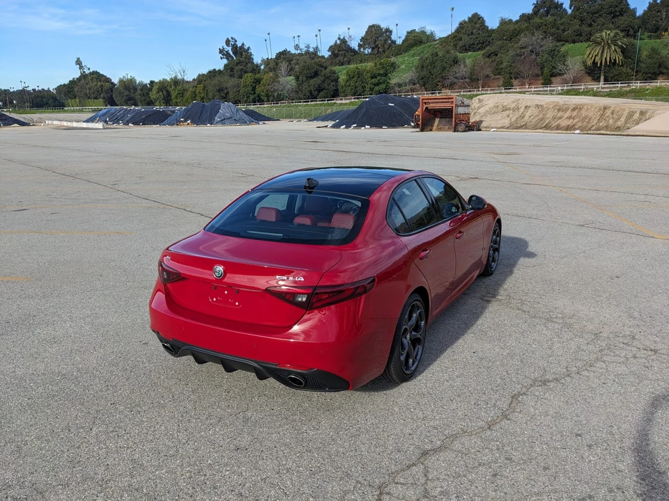 2017 Alfa Romeo Giulia - Image 20 of 31