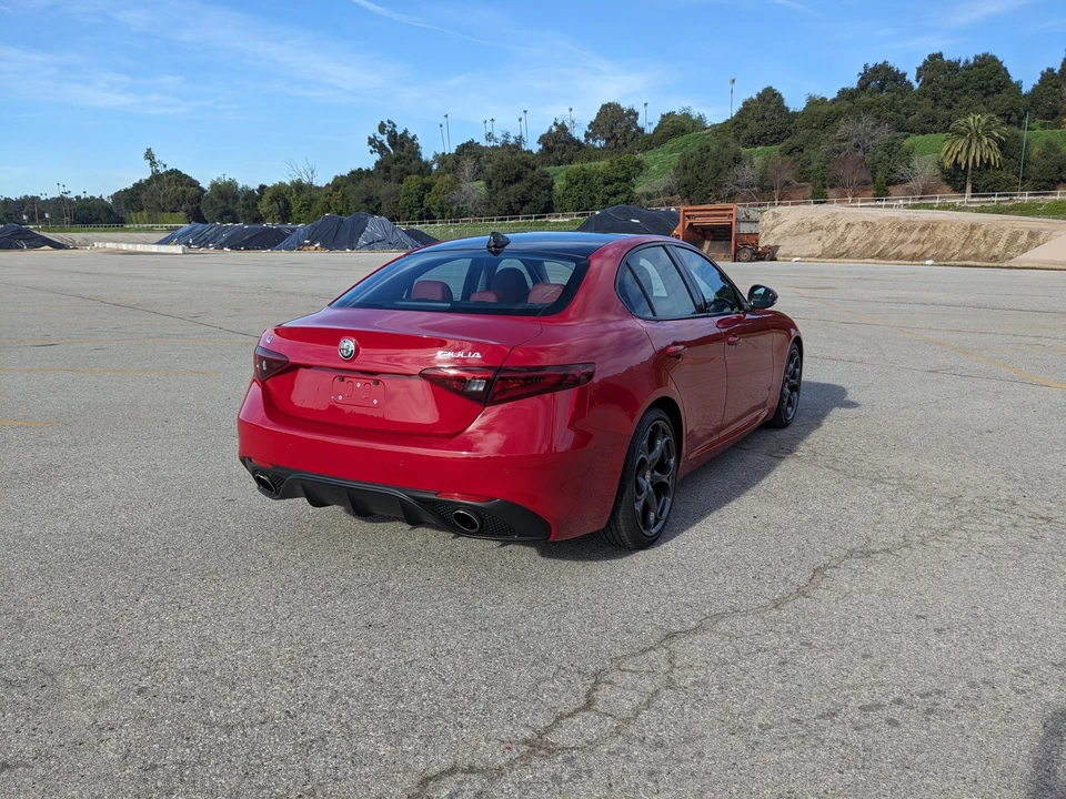 2017 Alfa Romeo Giulia - Image 21 of 31