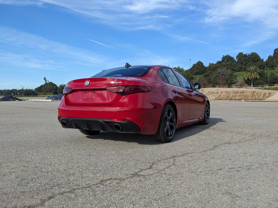 2017 Alfa Romeo Giulia - Image 22 of 31