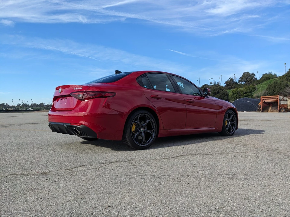 2017 Alfa Romeo Giulia - Image 25 of 31