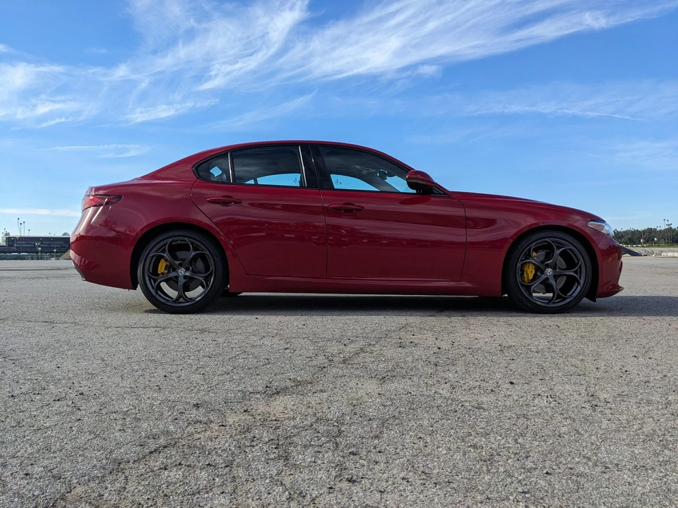 2017 Alfa Romeo Giulia - Image 31 of 31