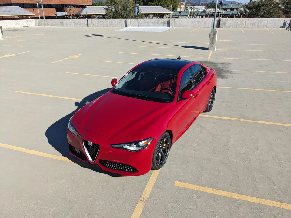 2017 Alfa Romeo Giulia - Image 8 of 31