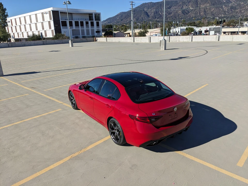 2017 Alfa Romeo Giulia - Image 19 of 31