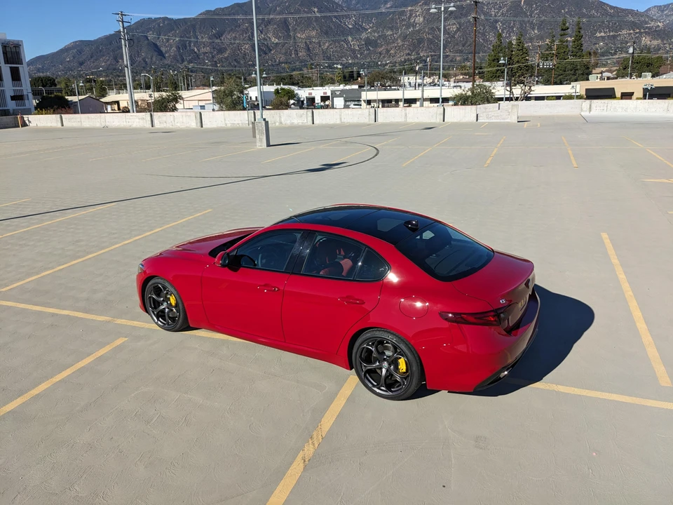 2017 Alfa Romeo Giulia - Image 14 of 31