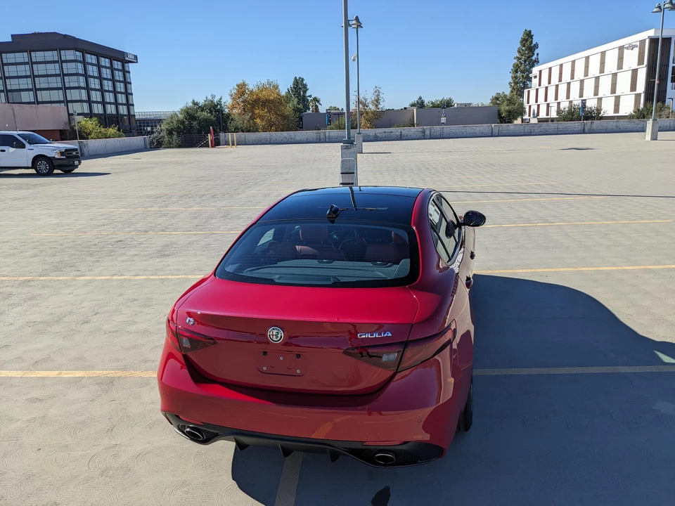 2017 Alfa Romeo Giulia - Image 29 of 31