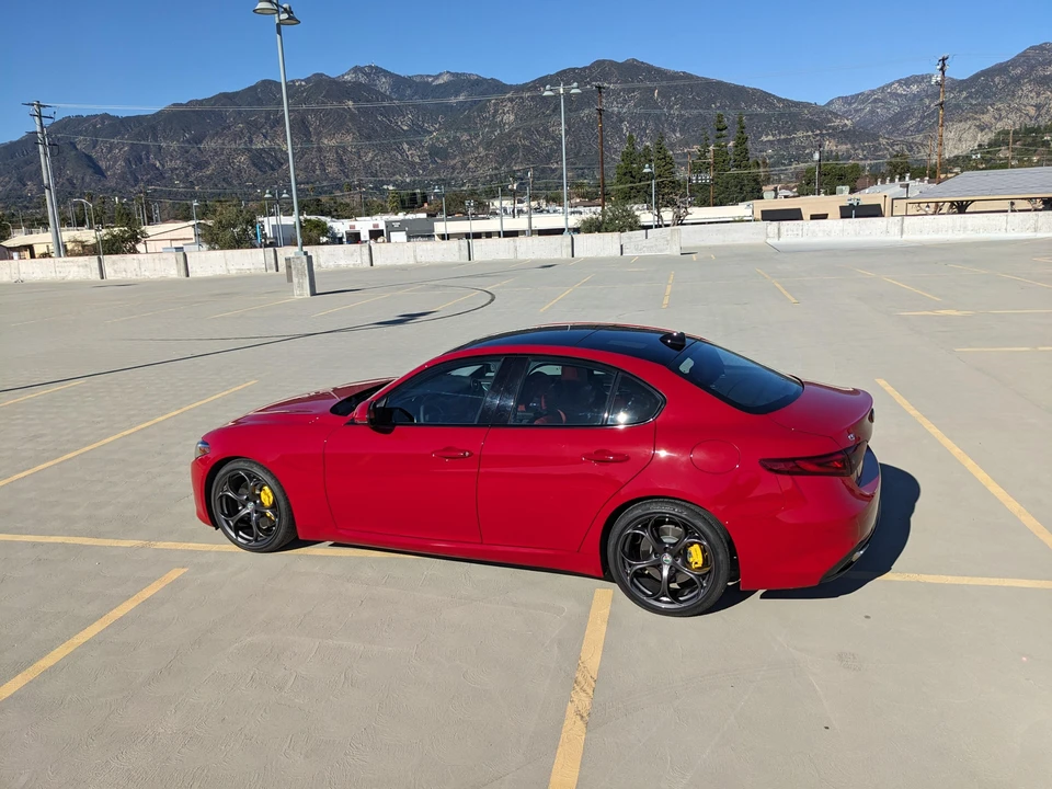 2017 Alfa Romeo Giulia - Image 13 of 31