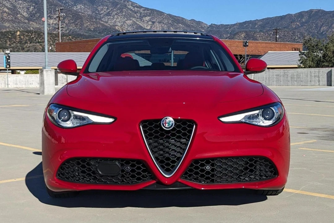 2017 Alfa Romeo Giulia - Image 2 of 31