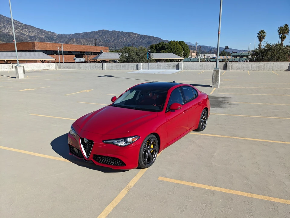 2017 Alfa Romeo Giulia - Image 9 of 31