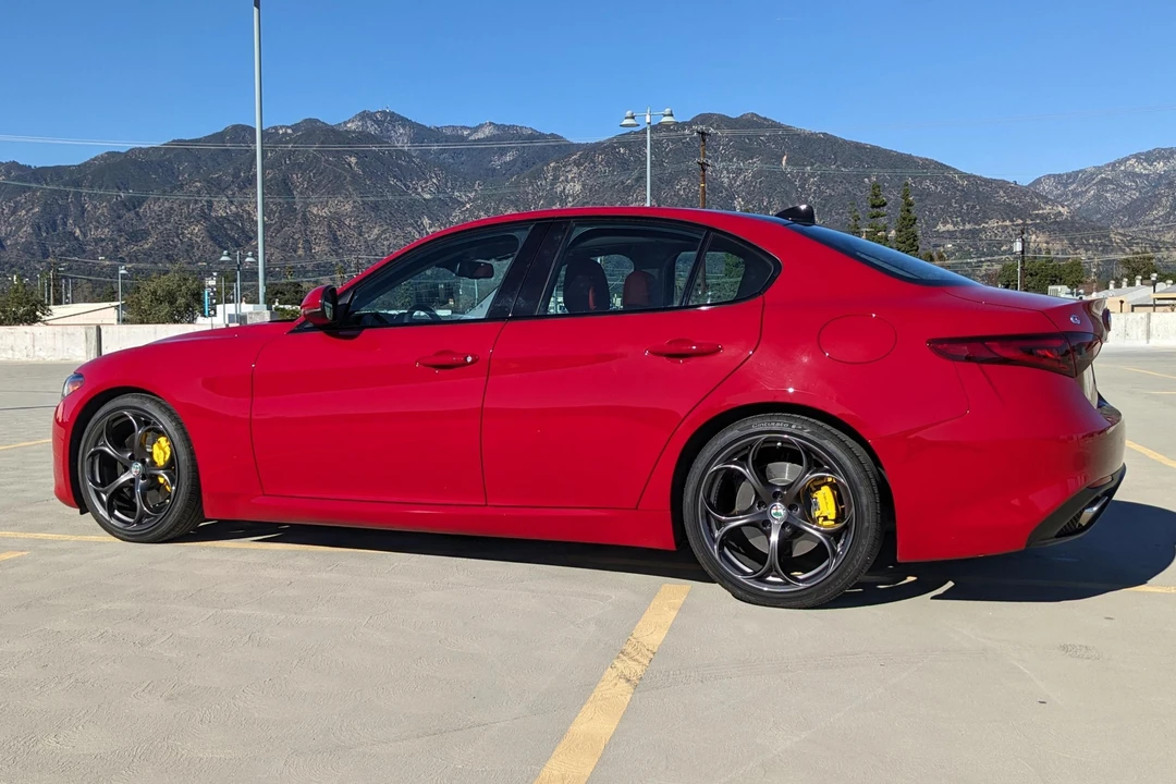 2017 Alfa Romeo Giulia - Image 4 of 31