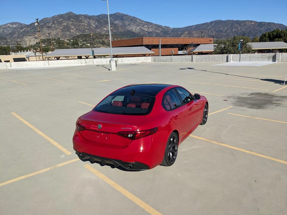 2017 Alfa Romeo Giulia - Image 30 of 31